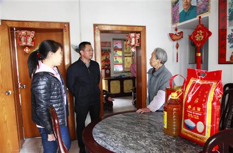 公司進(jìn)社區(qū)開展“四聯(lián)雙報(bào)到”家庭幫扶慰問活動