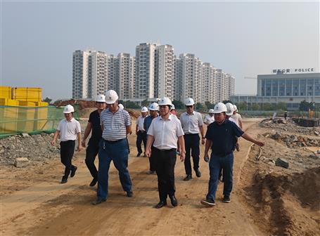 蒙勝益到廣西機電技師學(xué)院遷建項目調(diào)研指導(dǎo)工作