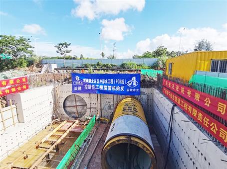 冶建第三分公司?？谑许?xiàng)目重95噸超徑頂管機(jī)精準(zhǔn)定位